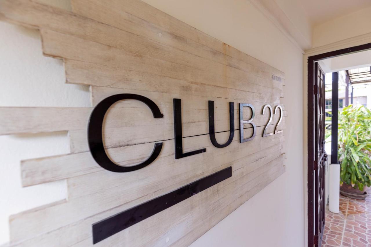 Club22 Kamala Suites, Pantai Kamala Luaran gambar
