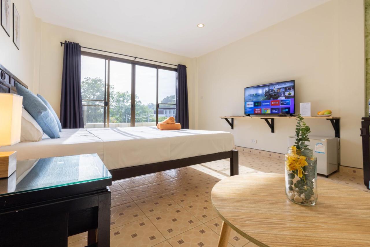Club22 Kamala Suites, Pantai Kamala Luaran gambar