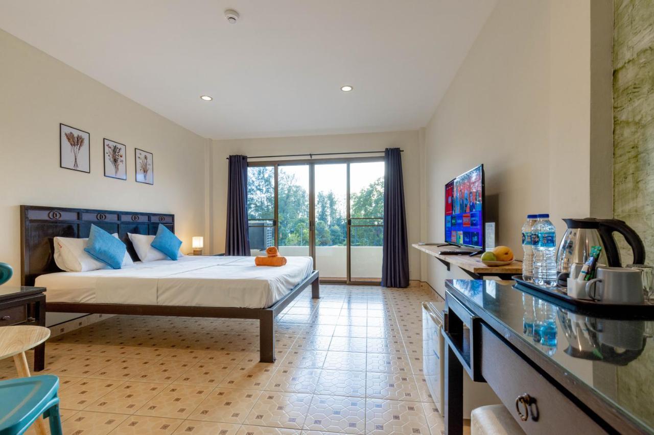 Club22 Kamala Suites, Pantai Kamala Luaran gambar