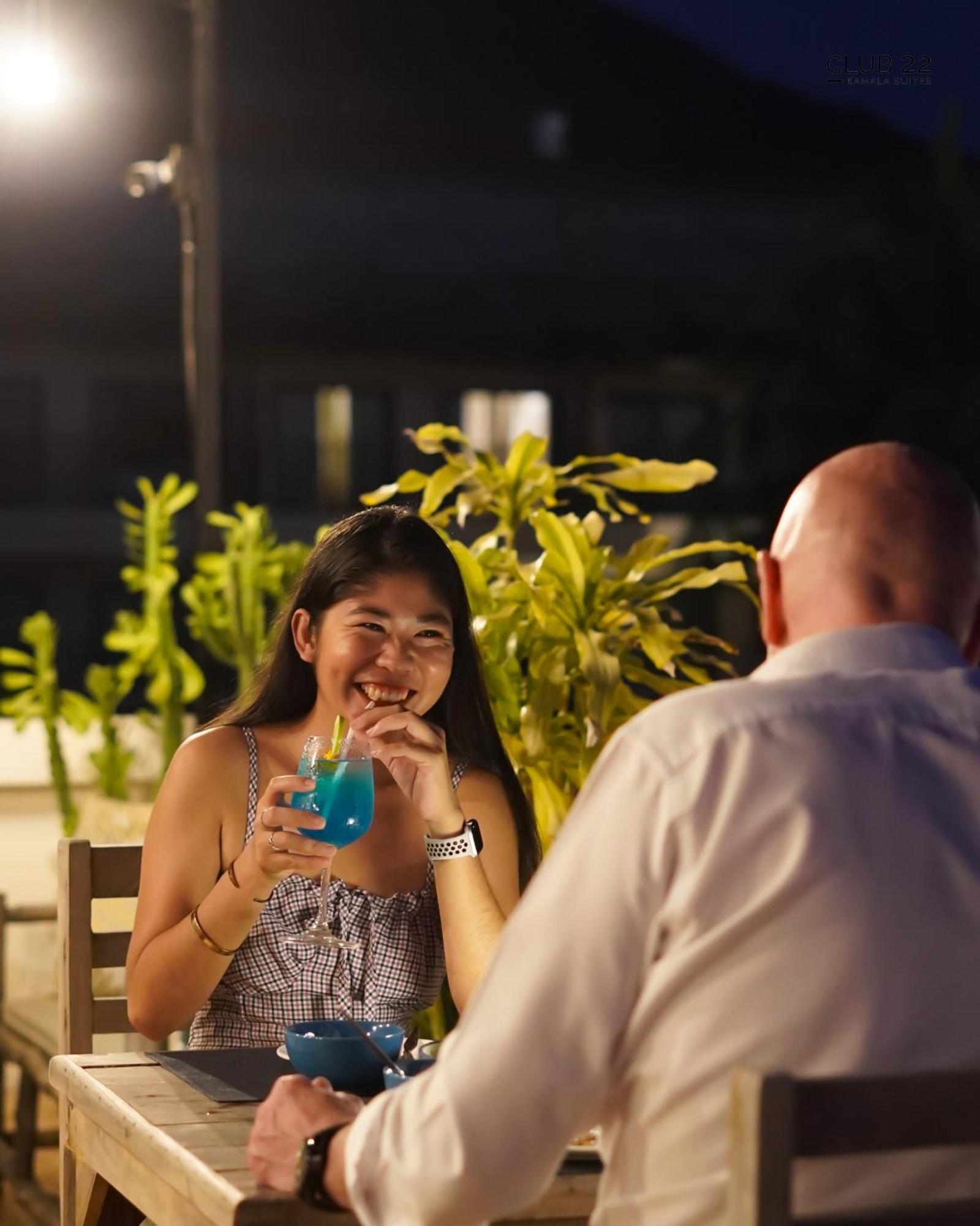 Club22 Kamala Suites, Pantai Kamala Luaran gambar
