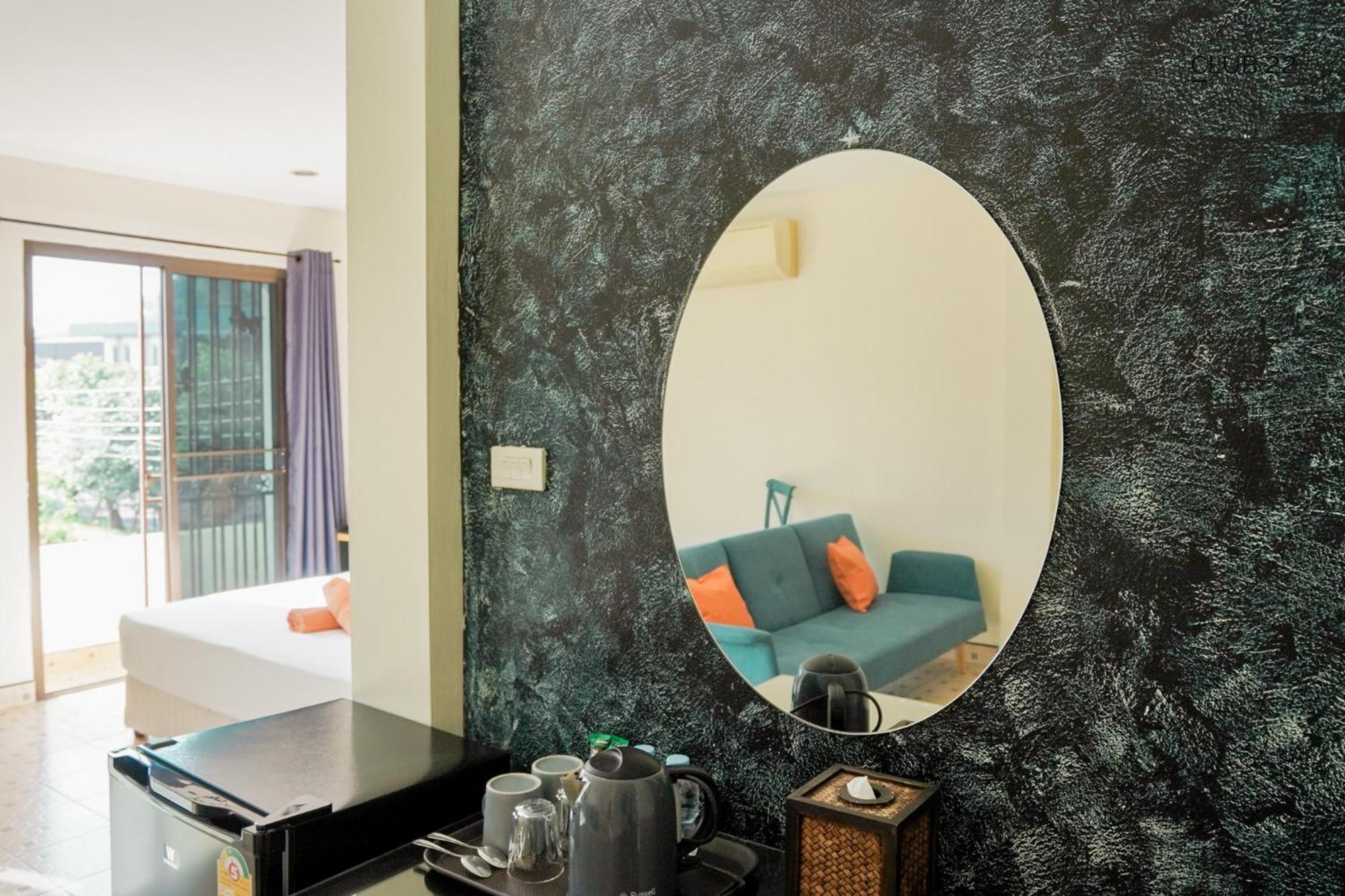 Club22 Kamala Suites, Pantai Kamala Luaran gambar
